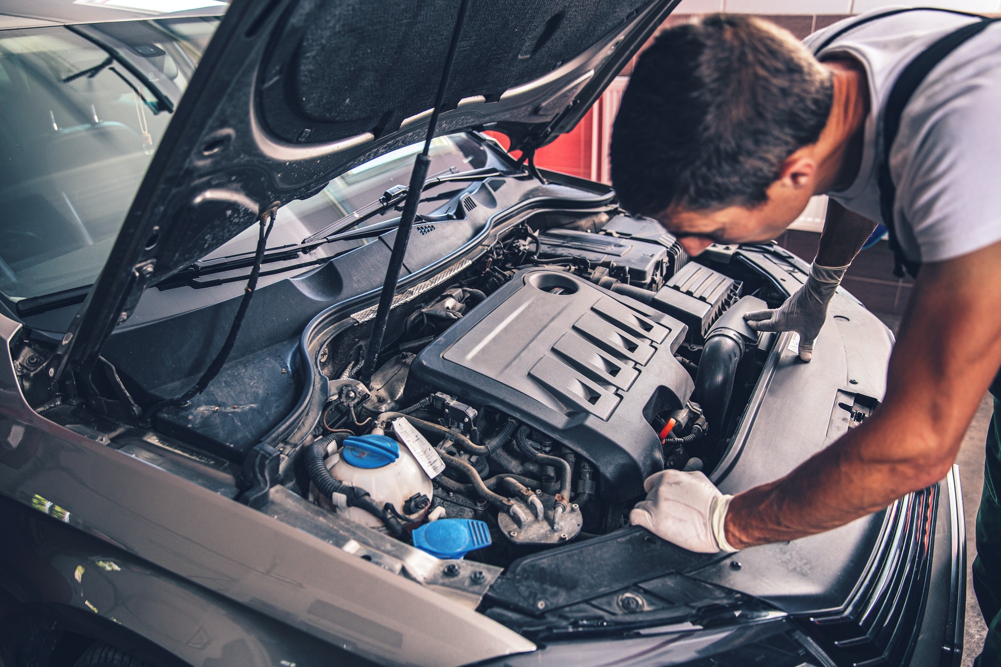 auto-mechanic-working-in-garage.jpg